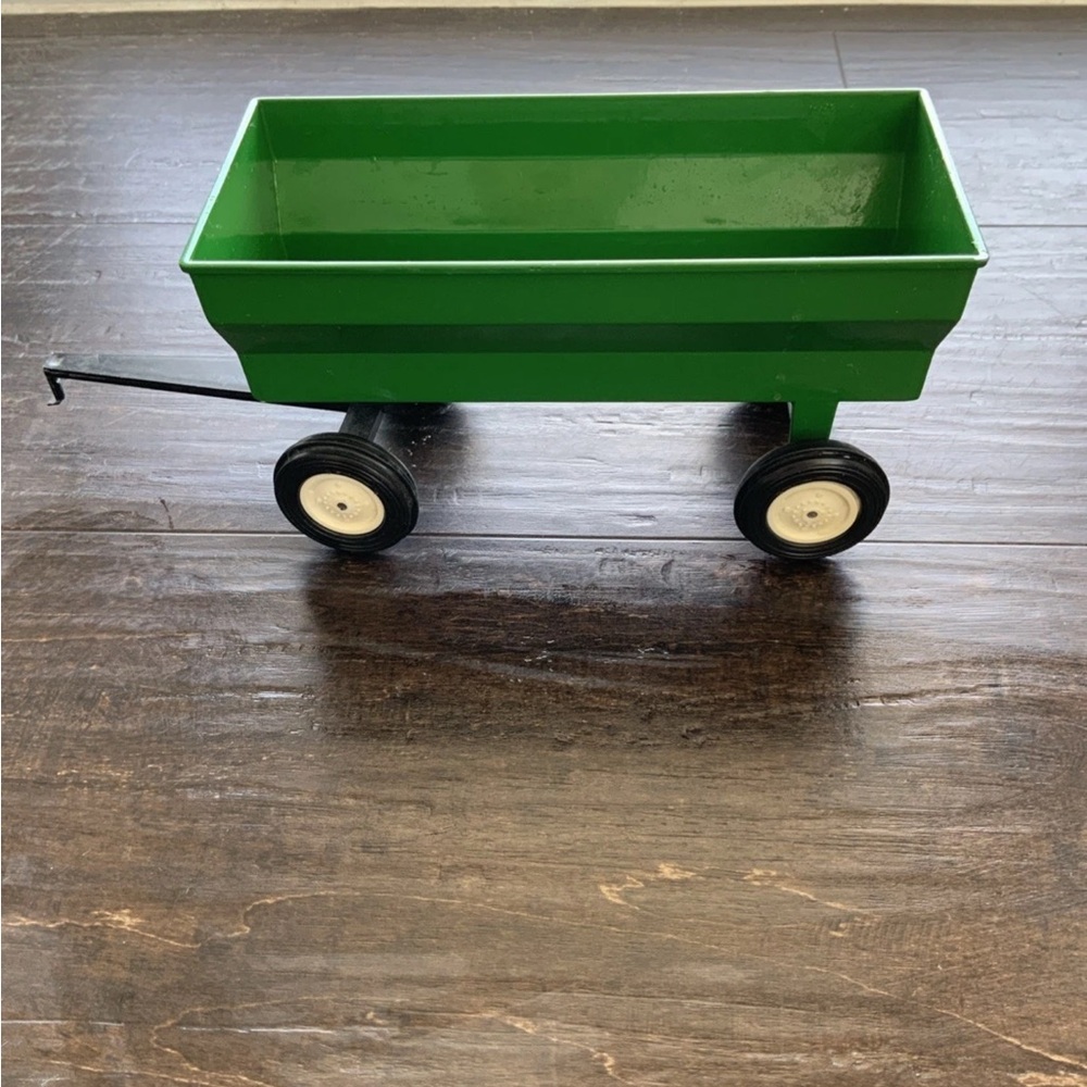 ERTL Diecast Metal Green Farm Trailer Toy Hay Wagon